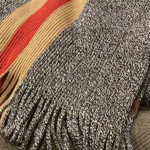 Roots Canada Deluxe Scarf NWOT - Picture 7 of 7